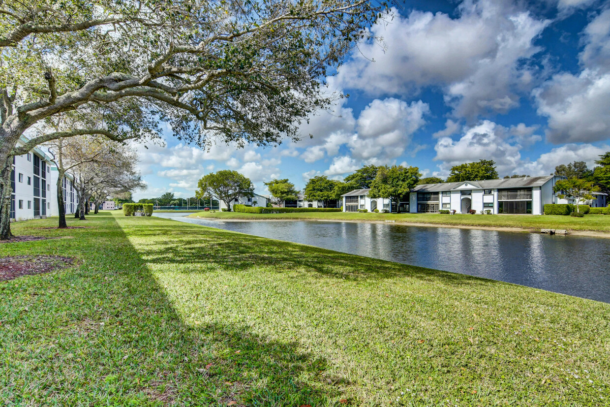 Foto principal - 15365 Lakes of Delray Blvd