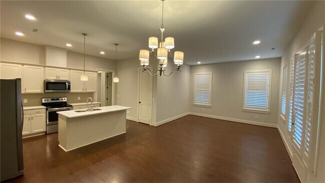 Building Photo - 141 Pershing Ave