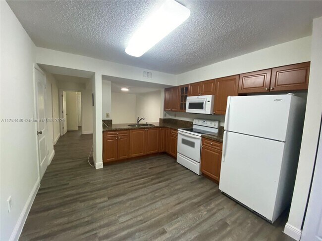 Building Photo - 8250 SW 149th Ct
