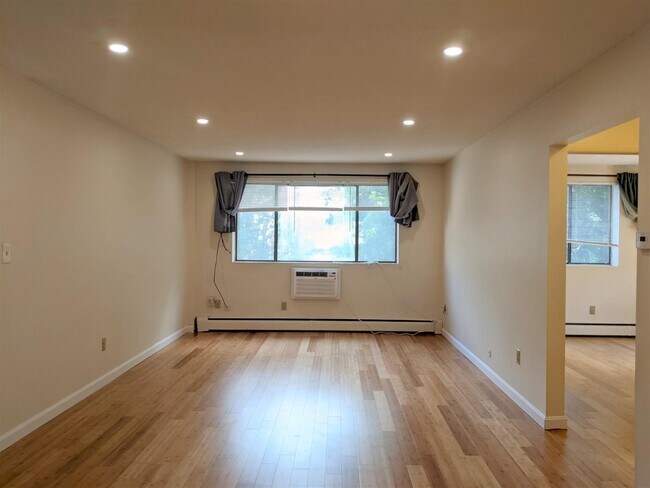 Building Photo - 12 Cameron Ave