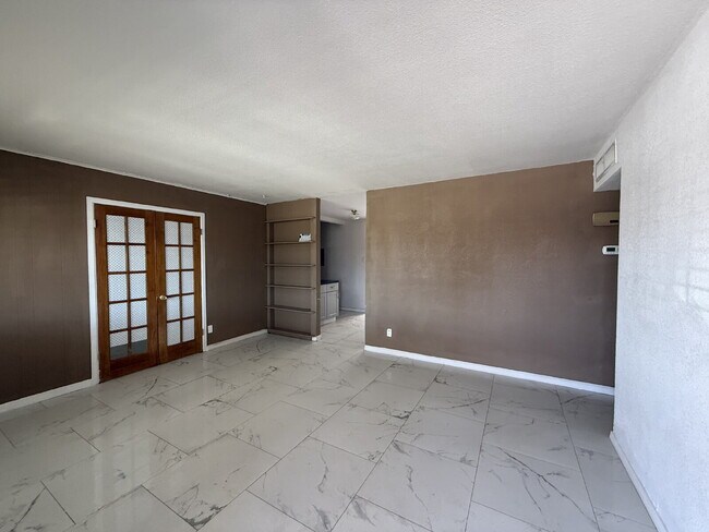 Foto del edificio - 5725 Wren Ave