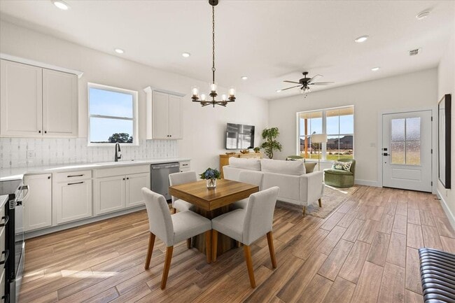 Foto del edificio - 802 S Creek St