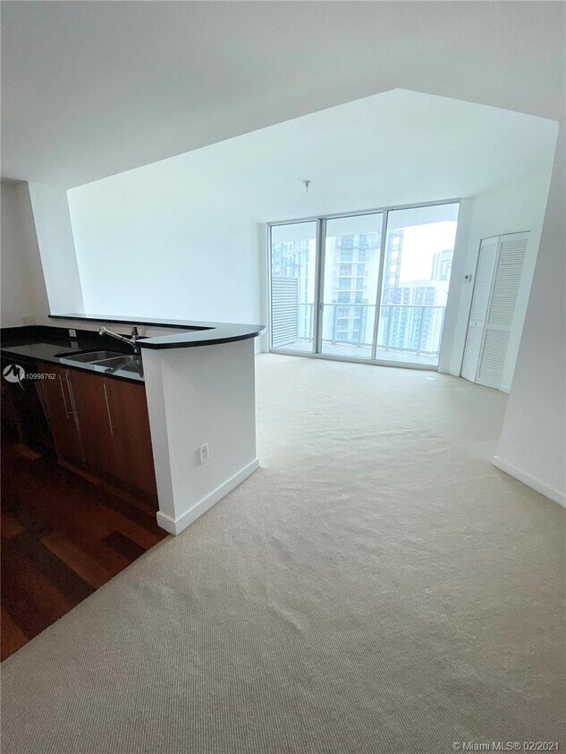 Primary Photo - 300 S Biscayne Blvd
