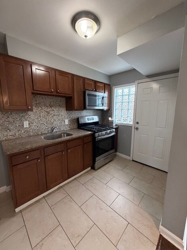 Foto del edificio - 2229 Graythorn Rd