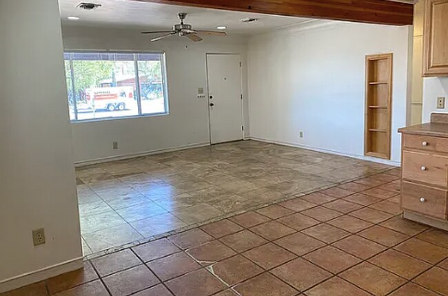 Building Photo - 2 Bedroom House with All Appliances and La...