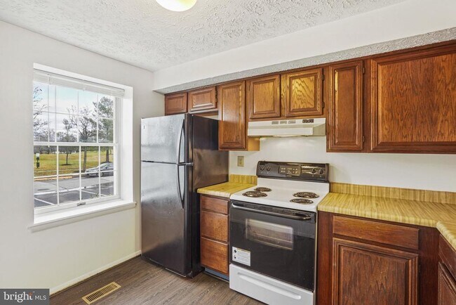 Foto del edificio - 3525 Laurel View Ct