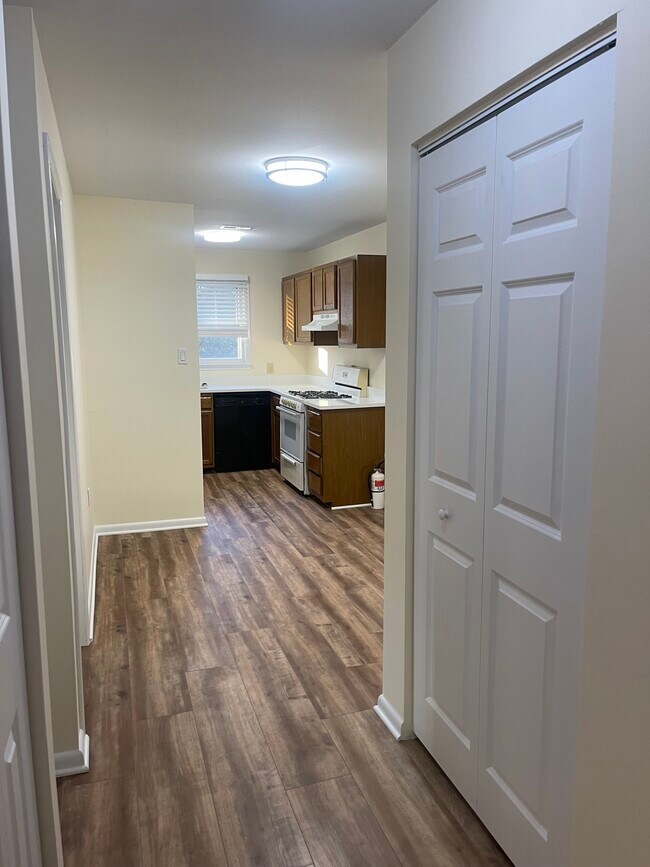 Building Photo - 28 Scotch Pine Dr