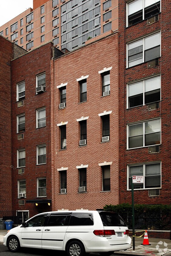 Foto del edificio - 245 E 33rd St