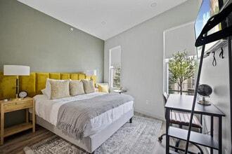 Building Photo - 73 Cottage St