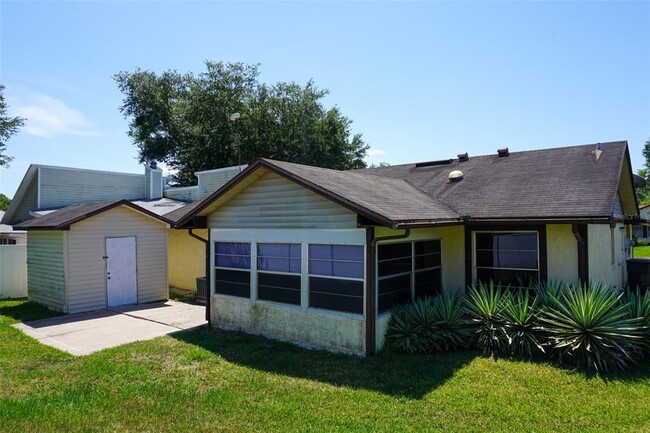 Building Photo - 11 Sandalwood Dr