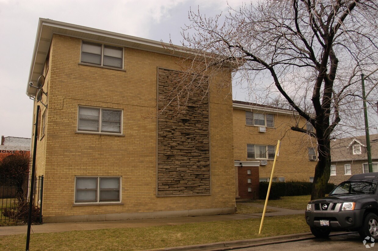 Primary Photo - 2810 N Lowell Ave