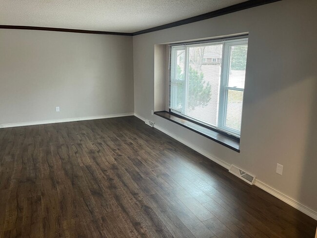 Building Photo - Executive home for rent! Excellent locatio...