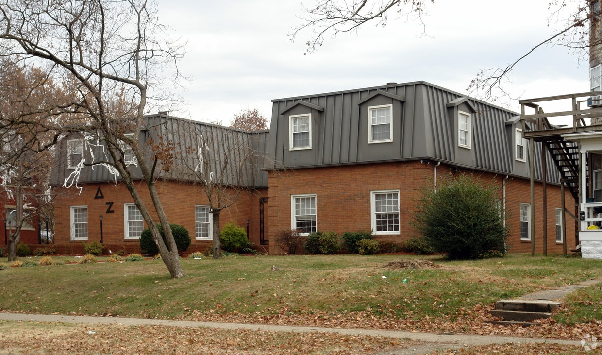 Building Photo - Delta Zeta