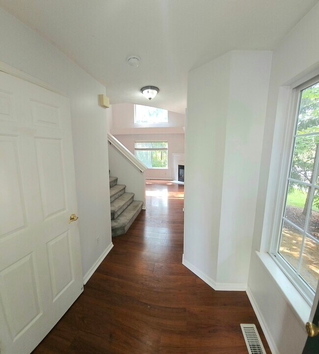Foto del edificio - 3910 Old Elm Dr SE