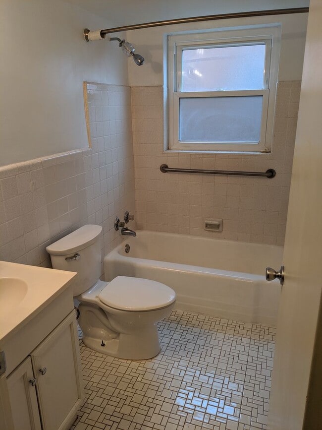 Building Photo - Matson Apartments (4120)