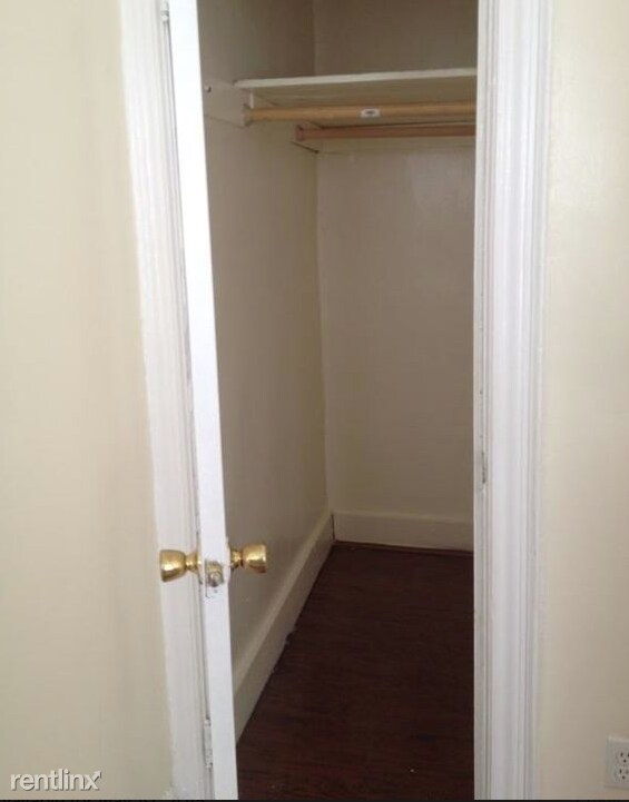 Building Photo - 2 br, 1 bath Apartment - 37 Lott Ave 1 Unit 1