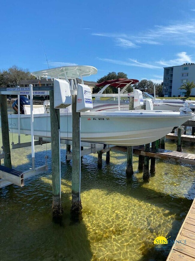Foto del edificio - Destin furnished condo INCLUDES A BOAT SLIP & LIFT, call today!
