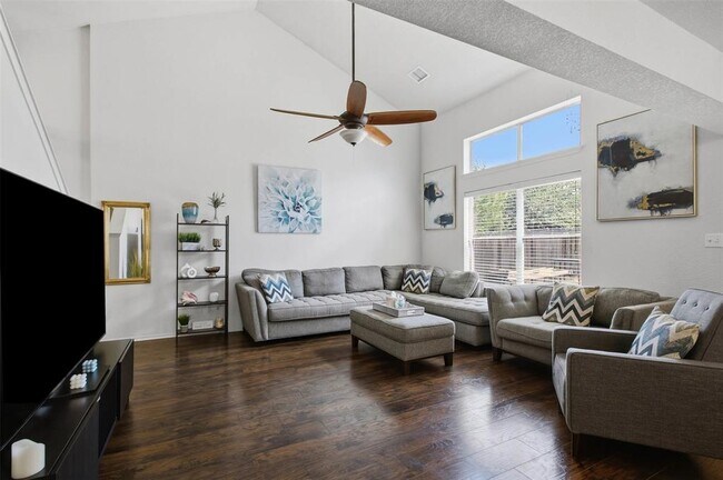 Building Photo - 912 Sweet Leaf Ln