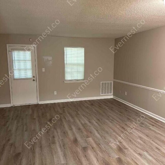 Building Photo - 646 Valley Crest Dr