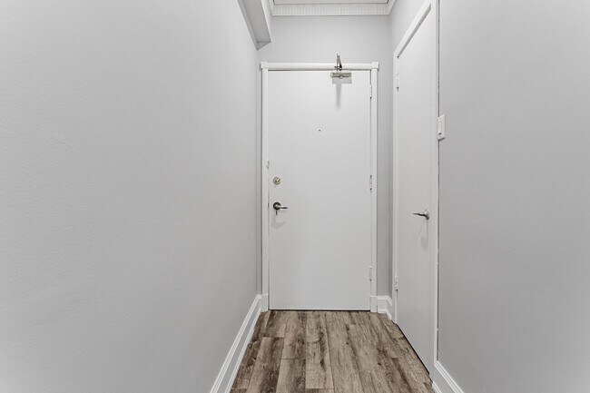 Photo du bâtiment - 150 Farnham Ave