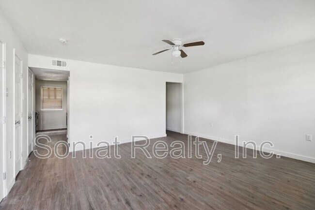 Foto del edificio - 7710 N Coronet Ct