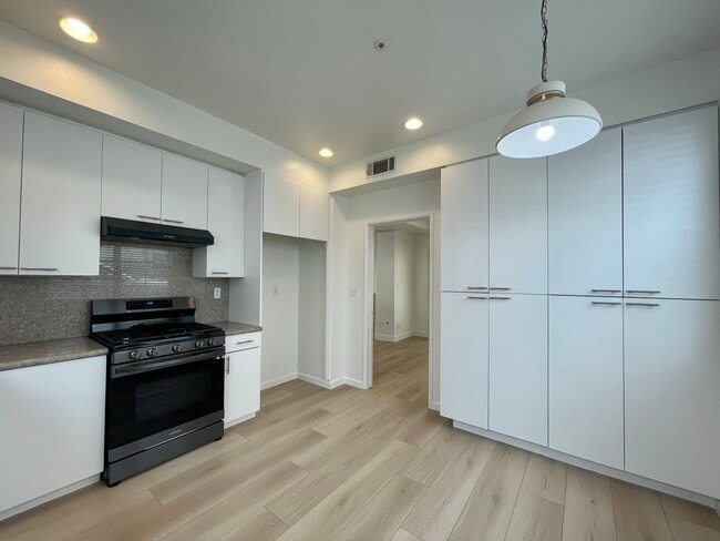 Building Photo - 436 Sefton Ave