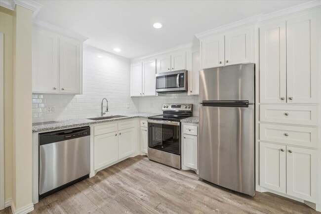 Building Photo - 300 Pecore St