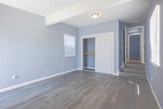 Building Photo - 312 E 92nd St