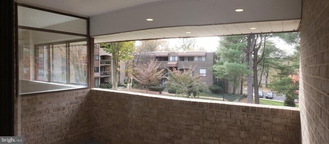 Building Photo - 405 Christopher Ave