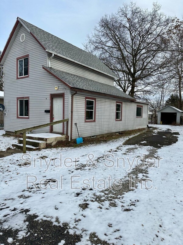 Building Photo - 383 Black St