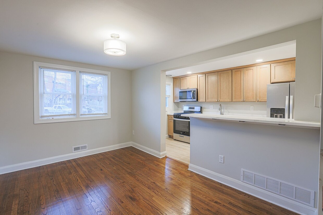 RENOVATED PARKVILLE TOWNHOME 3BR 1.5BA - RENOVATED PARKVILLE TOWNHOME 3BR 1.5BA