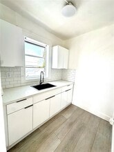 Building Photo - 967 SW 5th St