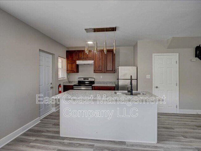 Building Photo - 5300 Ready Ave