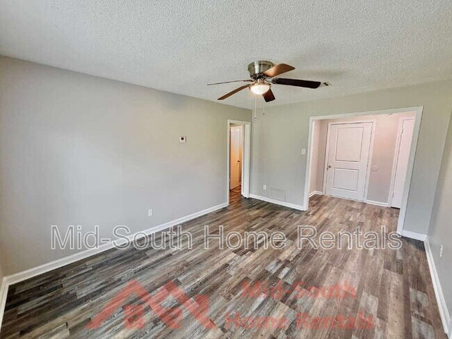 Building Photo - 3804 Walsingham Dr