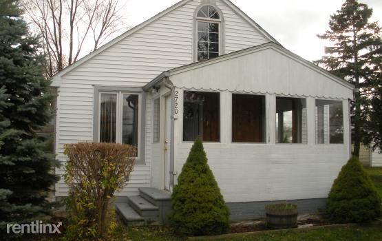 Primary Photo - 2720 E Maple Rd