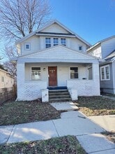 Building Photo - 330 E Lake St