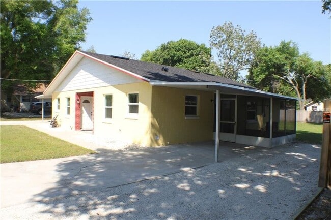 Your own driveway and screened patio - 202 S Simpson St