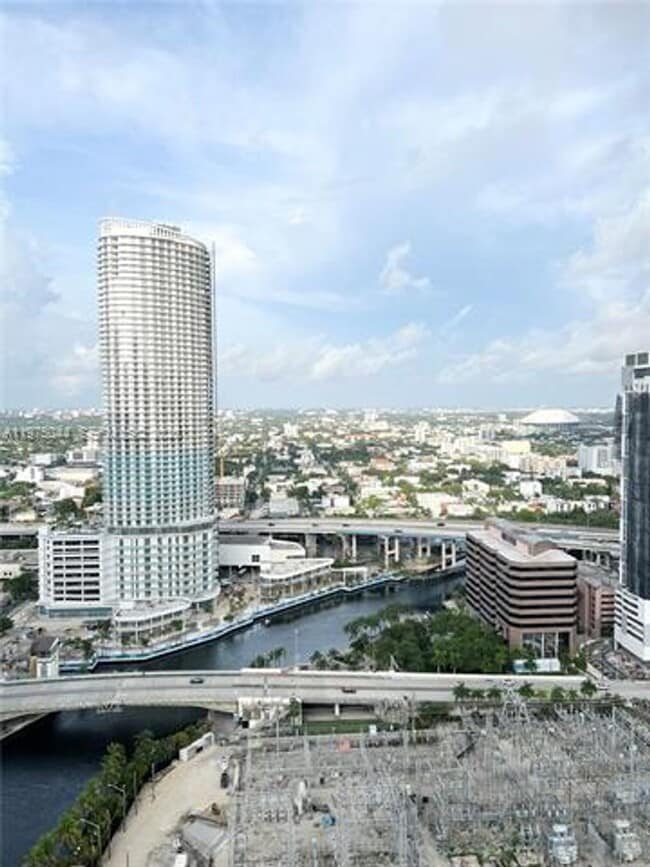 Foto del edificio - 92 SW 3rd St