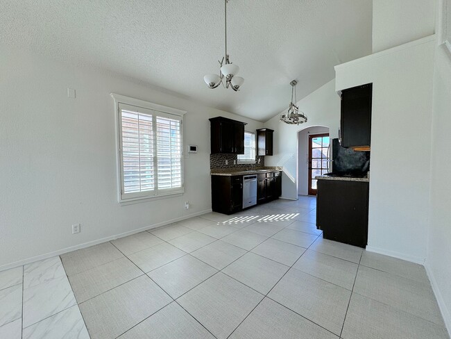 Building Photo - Northeast El Paso 3 Bed Refrig A/C