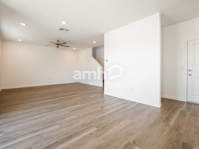 Foto del edificio - 2379 Monroe Ave