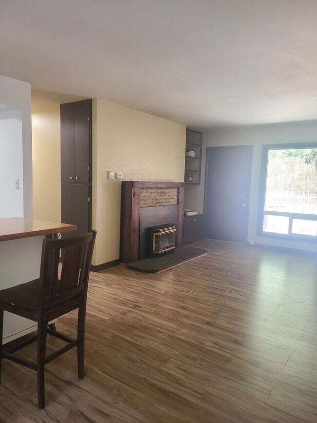 Foto del edificio - Charming 2 bedroom, 1 bath duplex near Ros...