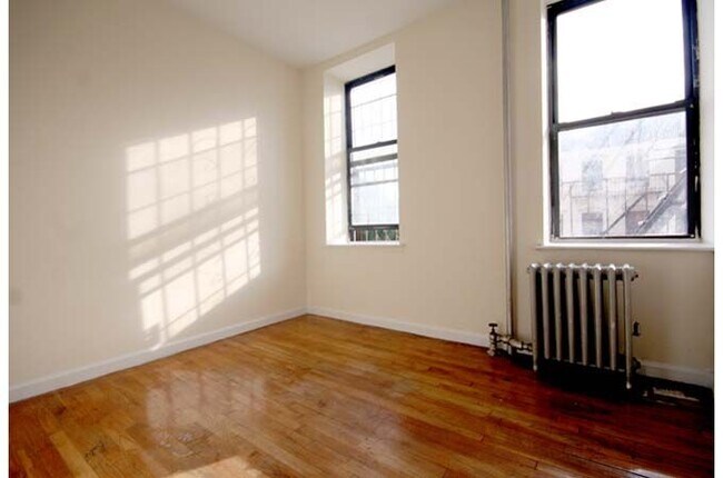Building Photo - 403 E 12th St