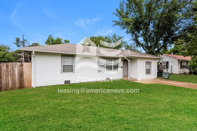 Building Photo - 4017 Dogwood Dr