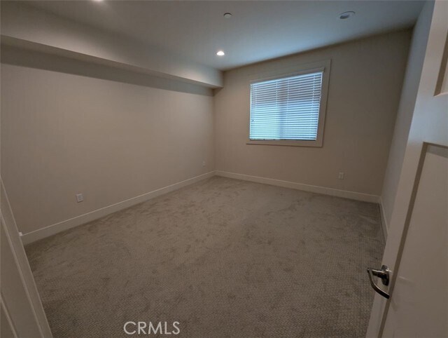 Foto del edificio - 627 Deep Valley Dr