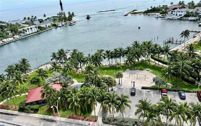 Foto del edificio - 2639 N Riverside Dr