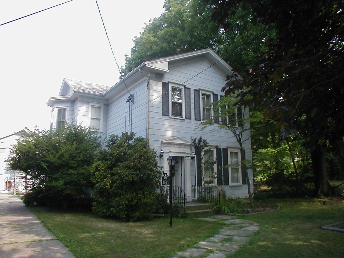 Foto principal - 706 Highland Ave