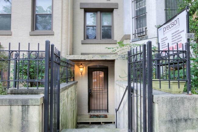 Photo - 6 Rhode Island Ave NW House