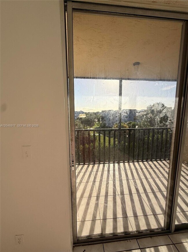 Foto del edificio - 2830 Somerset Dr