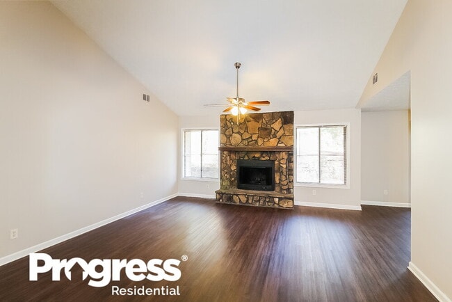 Building Photo - 1600 Fieldgreen Overlook