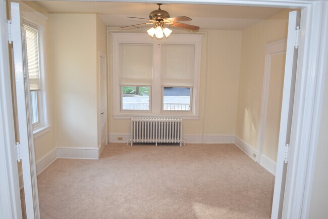 Bedroom front view - 900 Grandview Ave